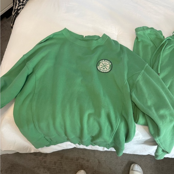 Aerie Vibrant Green Lounge Set - Picture 2 of 5